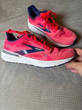 Brooks Women’s Pink and Navy Athletic Running Shoes 7